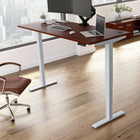 Bureau assis-debout à hauteur réglable 72 po x 30 po Move 40 Series de Bush Business Furniture - cerisier Hansen/gris métallique-Le plateau durable en stratifié thermofusionné offre une résistance supérieure aux taches, aux rayures et aux autres dommages esthétiques