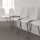 Flash Furniture - Chaise empilable blanche de la série HERCULES d’une capacité de 770 lb avec soutien lombaire et cadre argenté-Matériau en polypropylène facile à nettoyer