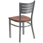 Flash Furniture - Chaise de restaurant de la série HERCULES en métal argenté avec dossier à lattes - siège en bois de cerisier-Siège en contreplaqué épais de 0,625 po