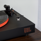 JBL - Spinner BT Platine Bluetooth - Noir/Orange-Dimensions du produit: 6,1 po H x 17,1 po l x 14,5 po P (155 mm H x 435 mm l x 368 mm P)