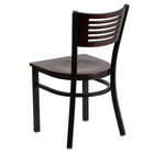 Chaise de restaurant de la série HERCULES en métal noir avec dossier à lattes - dossier et siège en bois de noyer-Siège en contreplaqué épais de 0,625 po