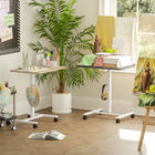 HOMCOM - Bureau réglable en hauteur - 28 po L x 18,9 po l x 45,3 po H - bois naturel-Quatre roues avec freins assurent une mobilité facile et une stabilité à l'arrêt