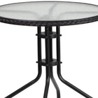 Table ronde en verre et en métal 28 po avec bordure en rotin noir et 4 chaises empilables en rotin noir (TLH-087RD-037BK4-GG)-L'ensemble comprend une table et 4 chaises